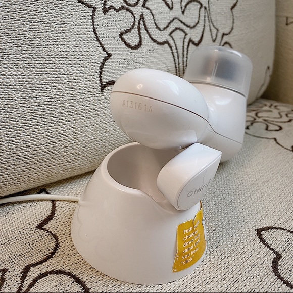 Clarisonic aria facial cleaning brush + brush head - Picture 7 of 8